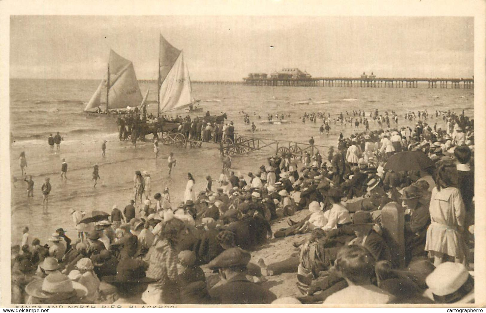 England Blackpool North Pier And Beach View - Blackpool