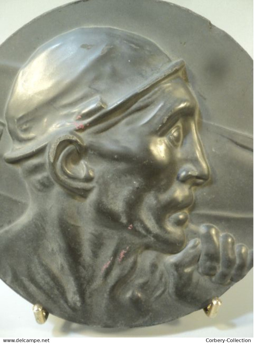 Ancien Médaillon En Terre Cuite Représentant Un Mineur. Attr. Sculpteur Belge Constantin Meunier - Otros & Sin Clasificación