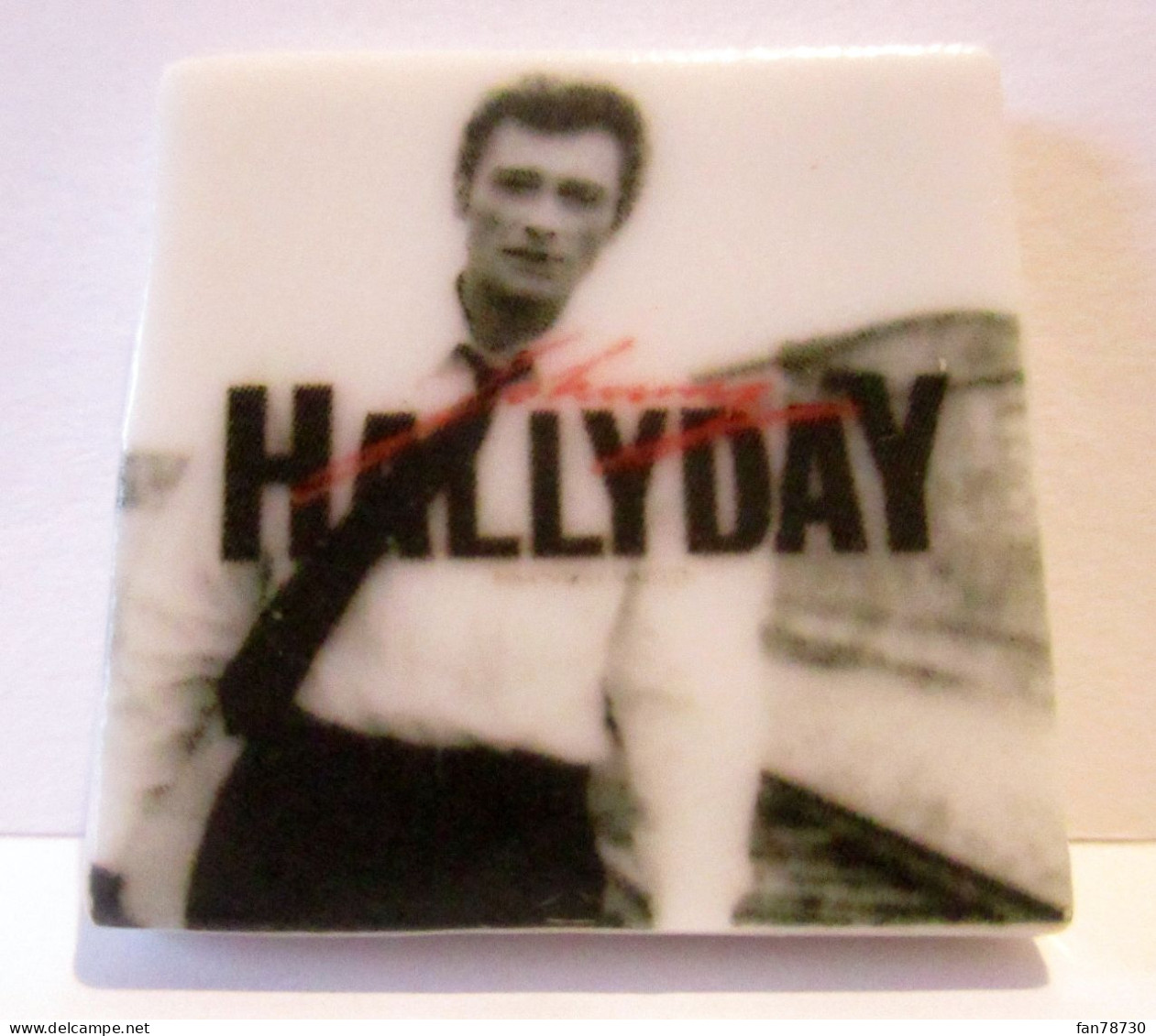 Fèves Brillantes Plates X 5 - Johnny Hallyday - La Discographie 2021 - Frais Du Site Déduits - Characters