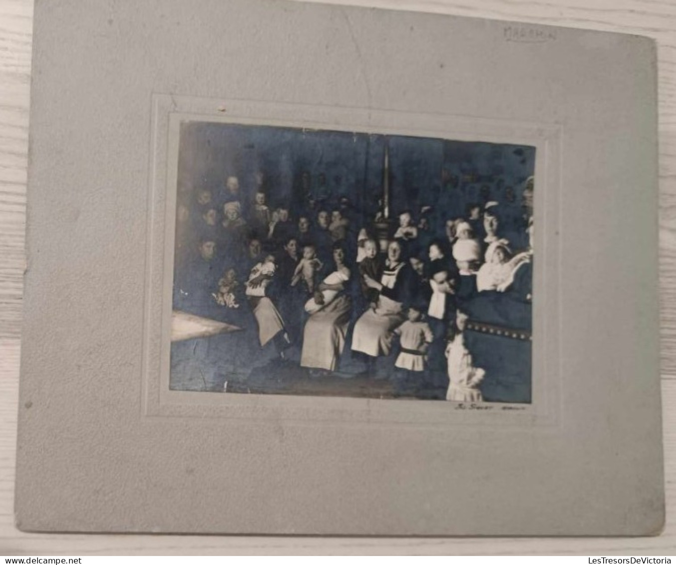 Photographie Originale Dans Cadre Carton - Groupe De Nurses Avec Les Bébés - Enfants - Dim:24/30 Cm - Personnes Anonymes