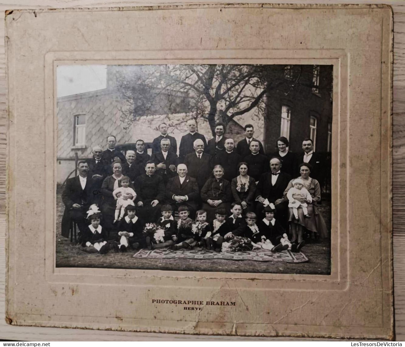 Photographie Originale  - Photo De Famille - Prêtres - Enfants - Photo Braham Herve27/32 Cm - Personnes Anonymes