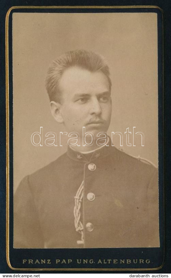 Cca 1885 Katona Portréja, Keményhátú Fotó Pap Ferenc Magyaróvári Műterméből, 10,5×6,5 Cm - Other & Unclassified