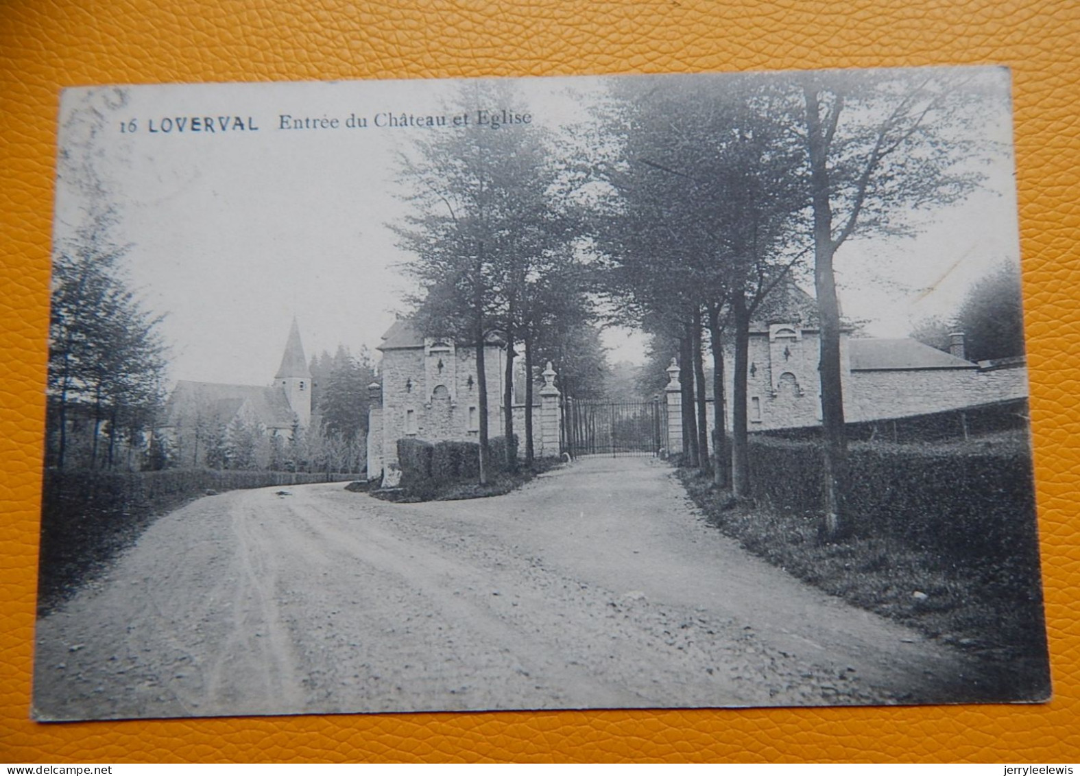 LOVERVAL  -  Entrée Du Château Et L'Eglise  -  1919 - Gerpinnes