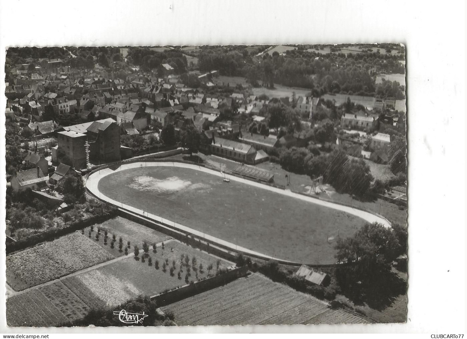 Guémené-Penfao (44) : Vue Aérienne Générale Au Niveau Du Quartier Du Stade Terrain De Sport En 1950 ETAT GF. - Guémené-Penfao