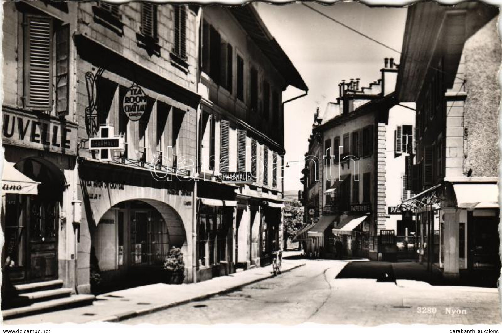 ** T2 Nyon, Street View, Pharmacy, Tea Room, Shops - Non Classificati