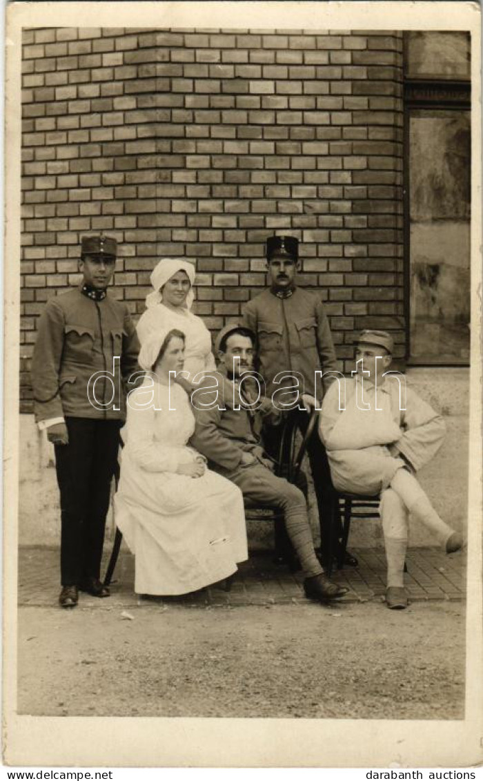 * T2/T3 1915 Budapest, Sérült Osztrák-magyar Katonák Csoportja Nővérekkel / WWI Austro-Hungarian K.u.K. Military, Group  - Ohne Zuordnung