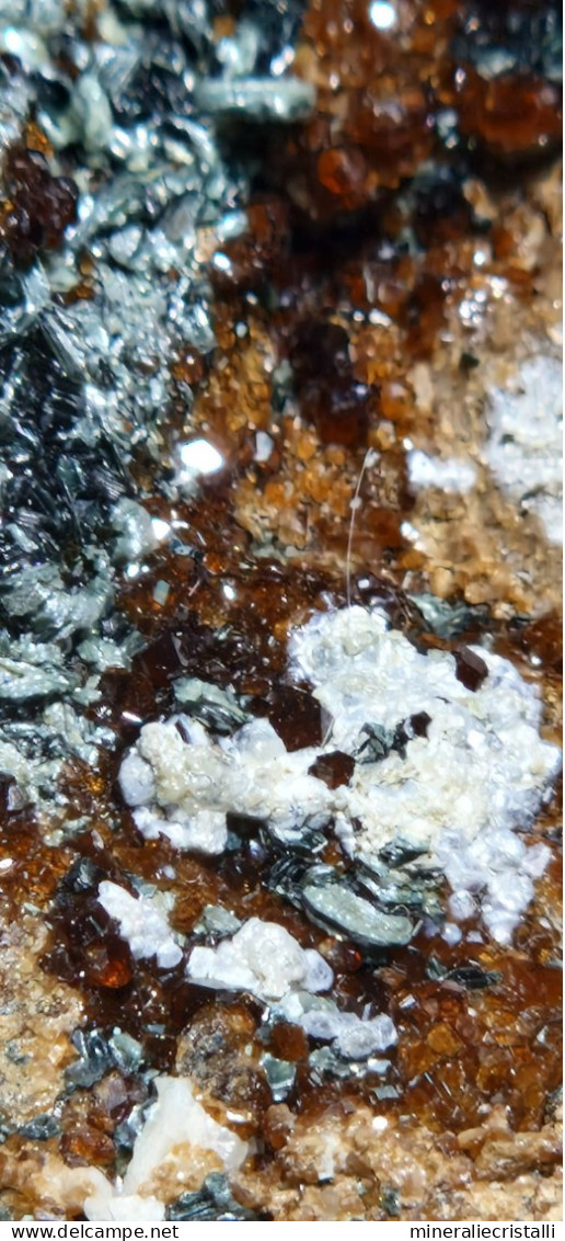 Minerali Liguri Granato Titanite Hessonite Passo Del Faiallo Italia 8cm - Mineralien