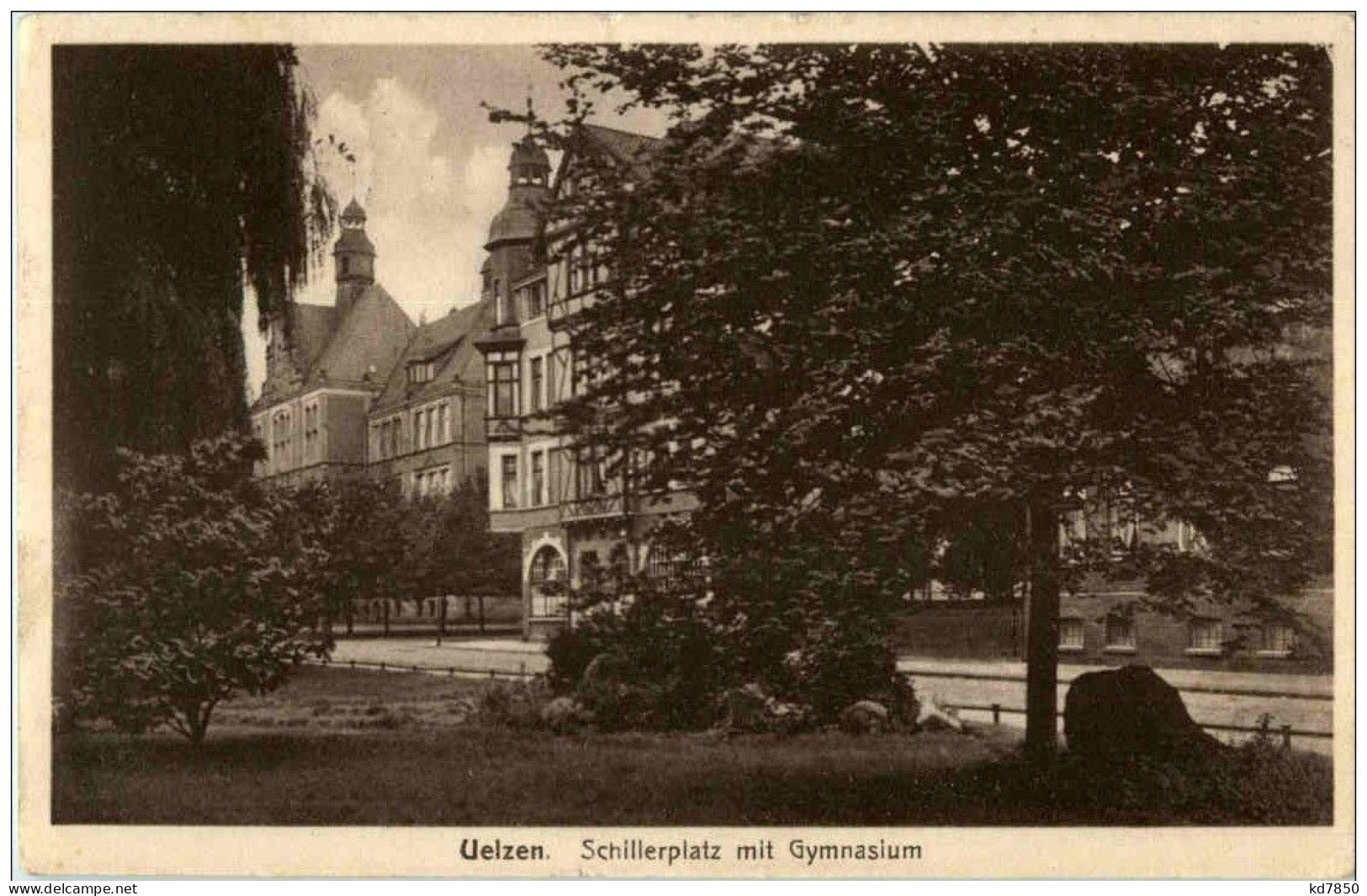Uelzen - Schillerplatz Mit Gymnasium - Uelzen