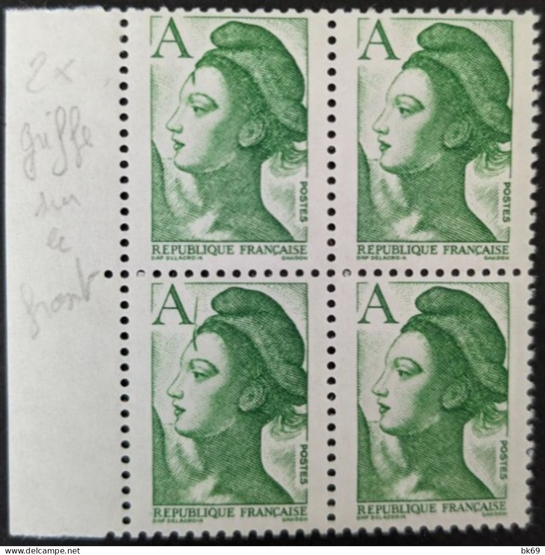 2423c ** Variété Griffure Et Antenne Sur Le Front Concernant 2 Timbres Dans Un Bloc De 4 -- Liberté A Vert - Neufs