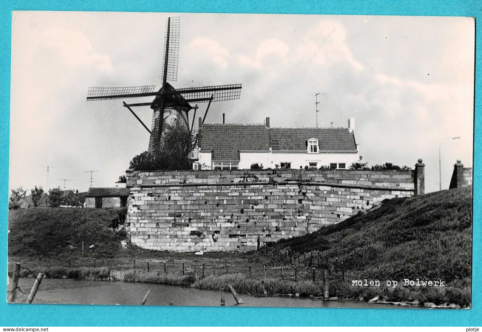 * Zierikzee (Zeeland - Nederland) * (P.C. V.d. Hoek) Café Restaurant De Val, Molen Op Bolwerk, Moulin, Mill, Muhle - Zierikzee