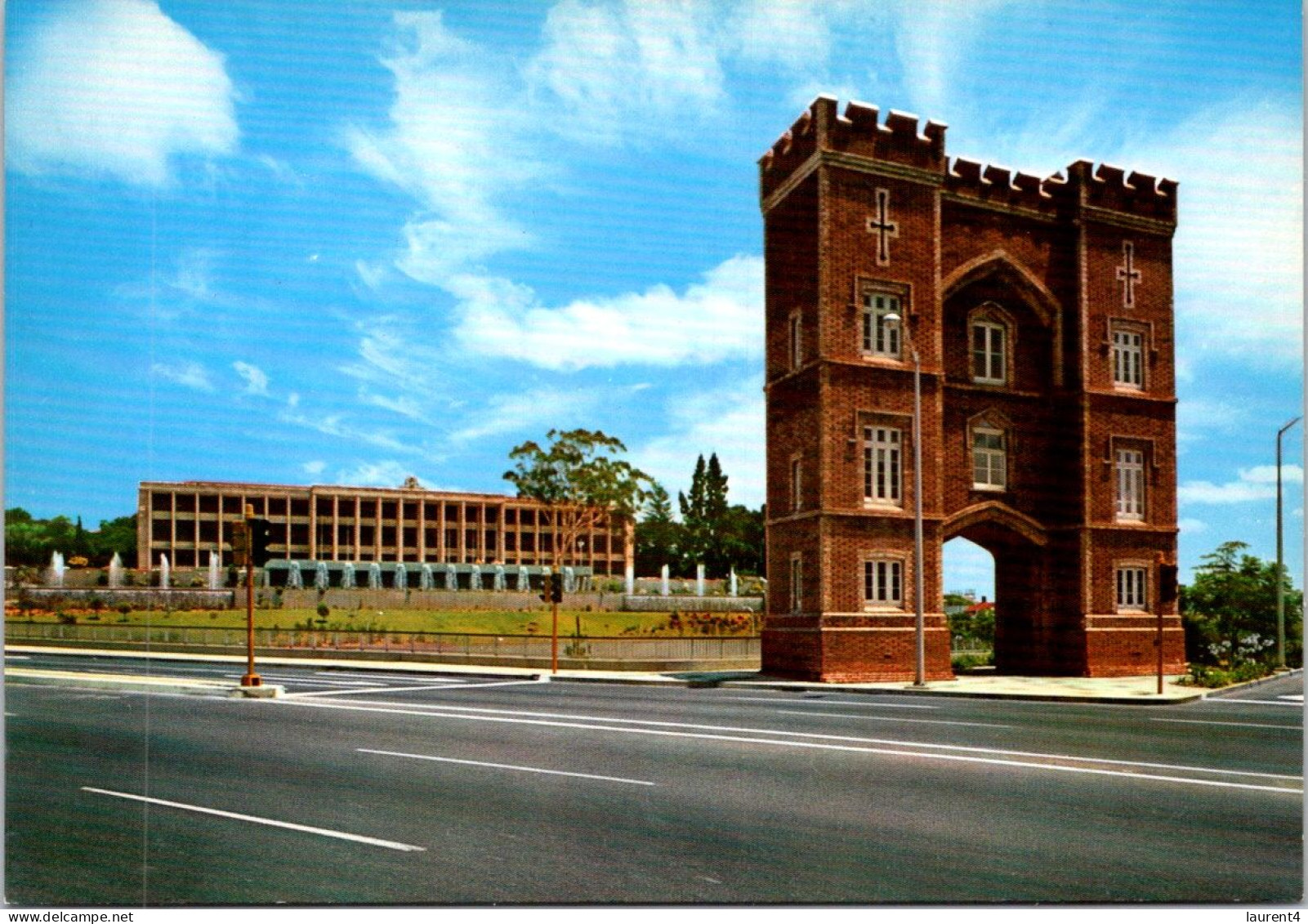 9-2-2024 (3 X 41)  Australia - WA - (Perth) St Georges Terrace Arch With Parliament House - Otros & Sin Clasificación