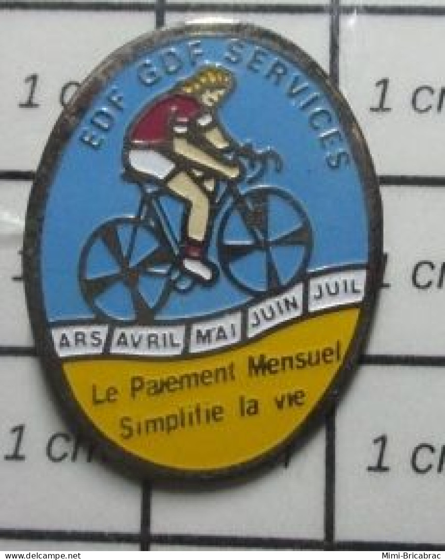 1517 Pin's Pins / Beau Et Rare / EDF GDF / SERVICE VELO CYCLISTE LE PAIEMENT MENSUEL SIMPLIFIE LA VIE - EDF GDF