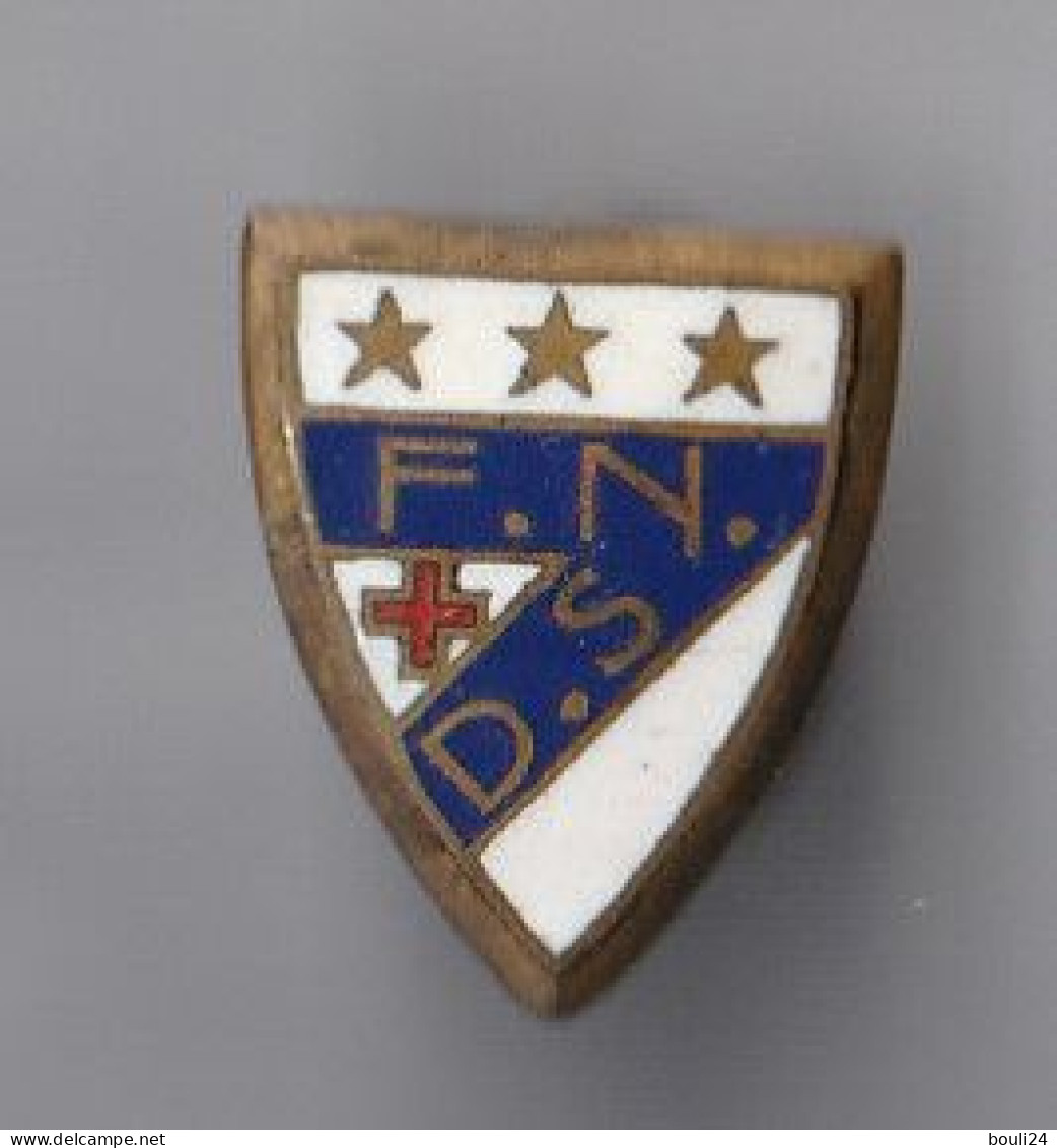 PIN'S BOUTON VESTE  THEME MEDICAL FNDS FONDS NATIONAL POUR LA DEMOCRATIE SANITAIRE LA COIX ROUGE  3 ETOILES - Medizin