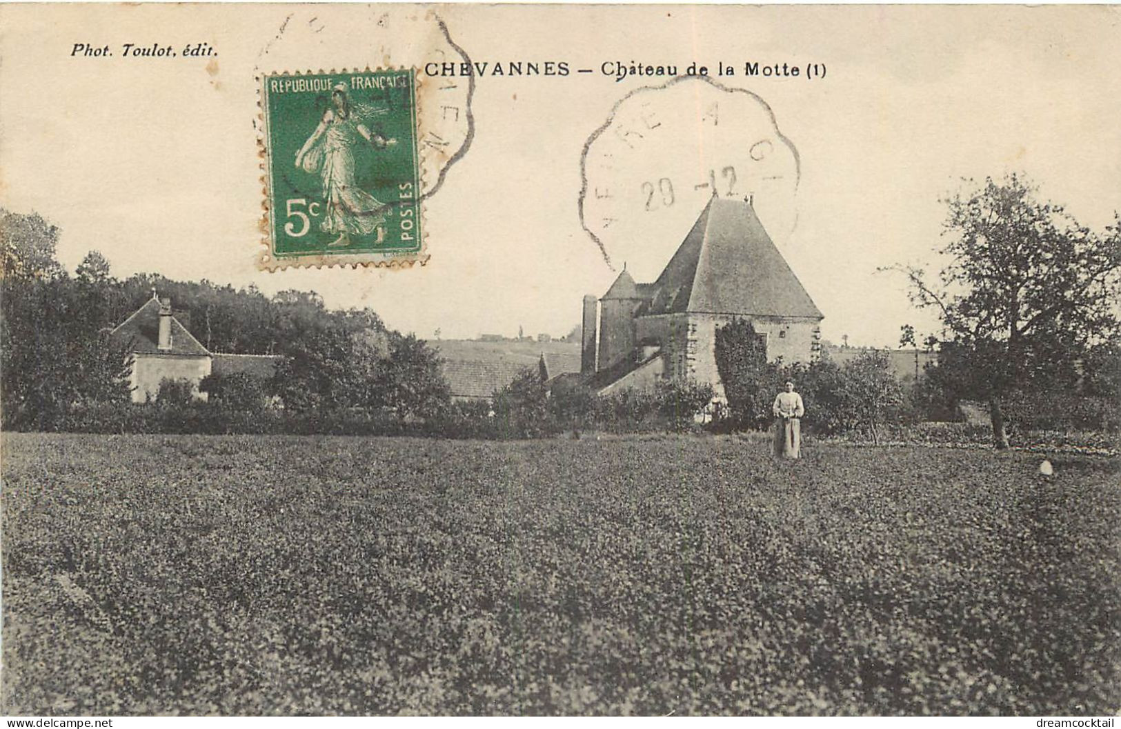 (SERGE) 89 CHEVANNES. Château De La Motte Avec Fermière - Chevannes