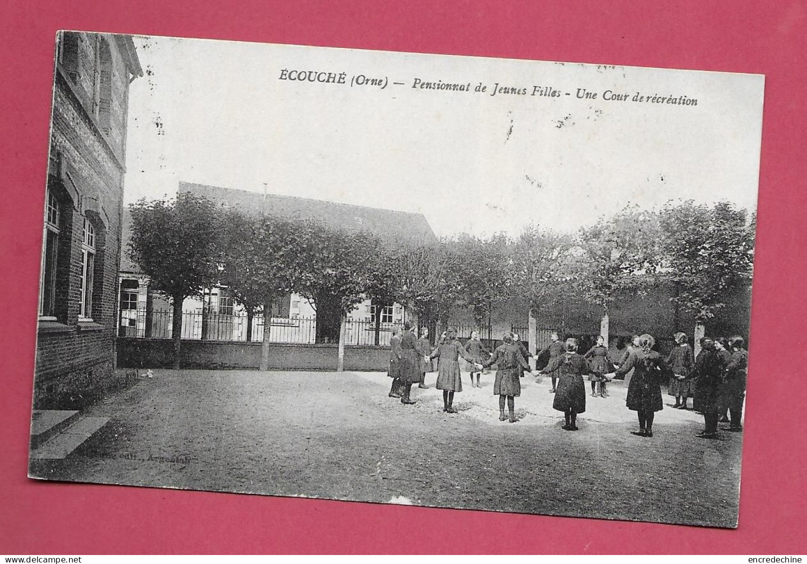 61/ ORNE.. ECOUCHE. Pensionnat De Jeunes Filles. Une Cour De Récréation.. Ad. à HOUVET à LA LANDE PATRY (Orne 61) - Ecouche