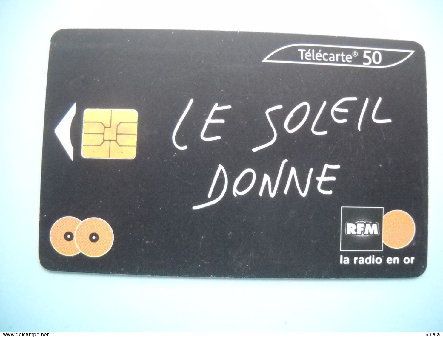 7669 RFM LA RADIO EN OR  LE SOLEIL DONNE  Télécarte Collection  ( 2 Scans)  Carte Téléphonique - Music