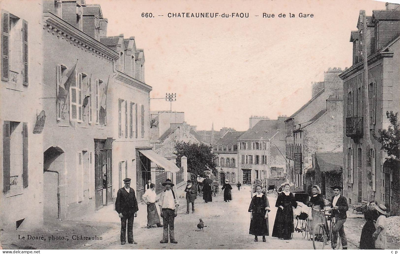 Chateauneuf Du Faou - Rue De La Gare - CPA °J - Châteauneuf-du-Faou