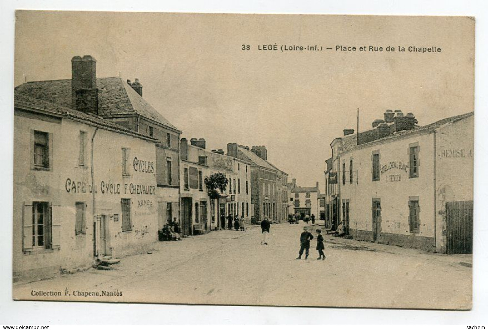 44 DEP 086 LEGE PLace Et Rue De La Chapelle Commerce De Cycles Et Café  écrite En 1917 - Legé