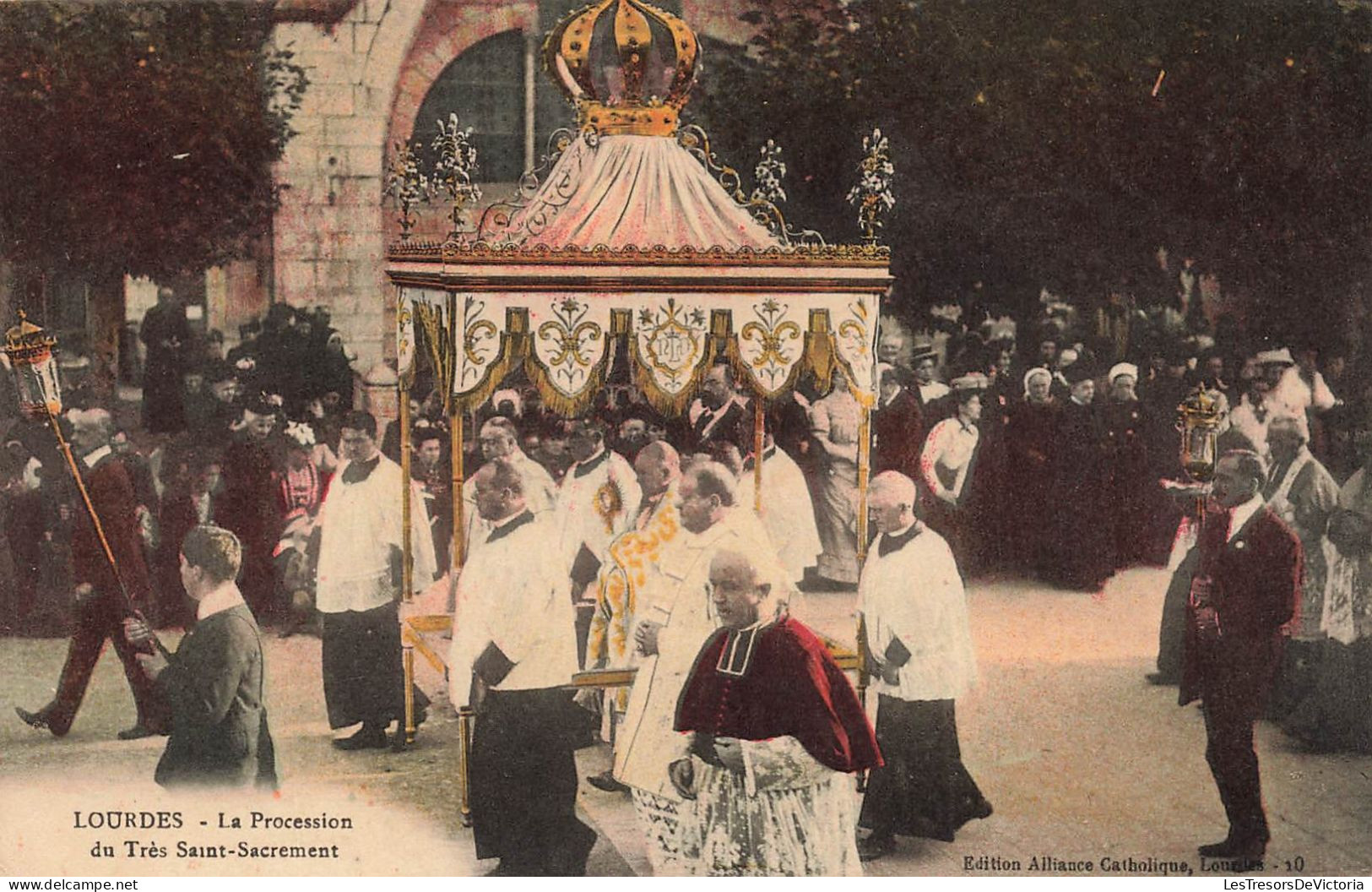FRANCE - Lourdes - La Procession Du Très Saint Sacrément - Colorisé - Animé - Carte Postale Ancienne - Lourdes