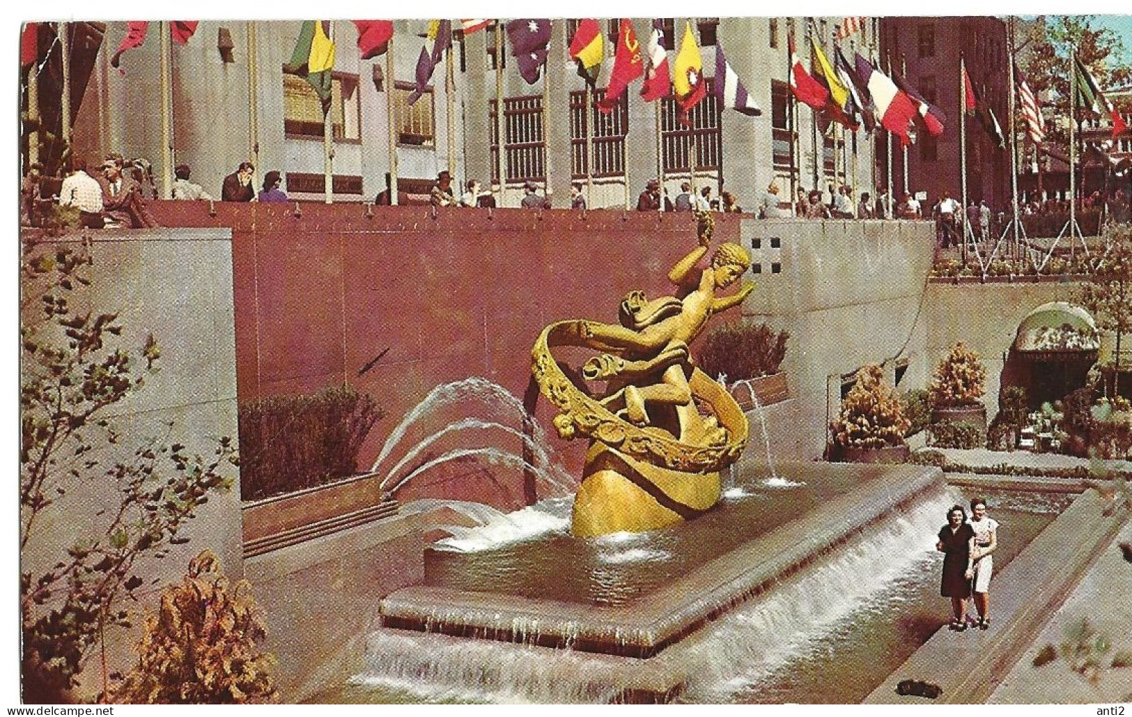 USA  Postal Card  Prometheus Statuein The Plaza Of Rockefeller Center  Unused Card P2652 - Autres Monuments, édifices