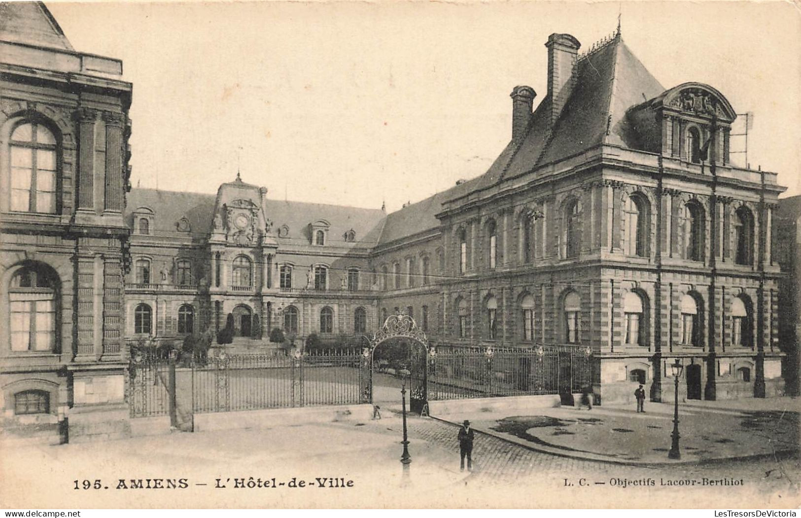 FRANCE - Amiens - L'hôtel De Ville - Carte Postale Ancienne - Amiens