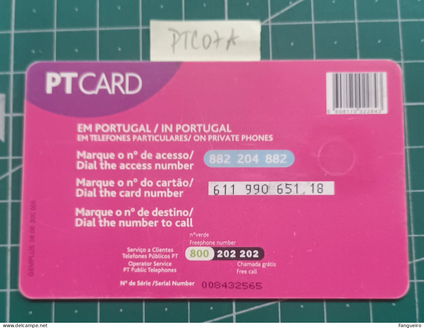 PORTUGAL USED PHONECARD PTC07A -  WOMAN ON PHONE - Portogallo