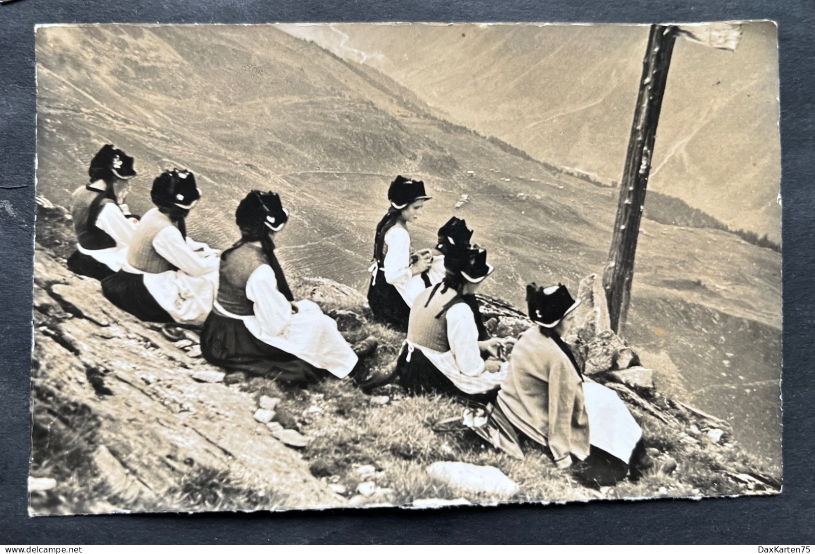 Sennerinnen Der Hockenalp Beim Hockenchrüzli, Lötschental/ Photo Gyger - Kippel