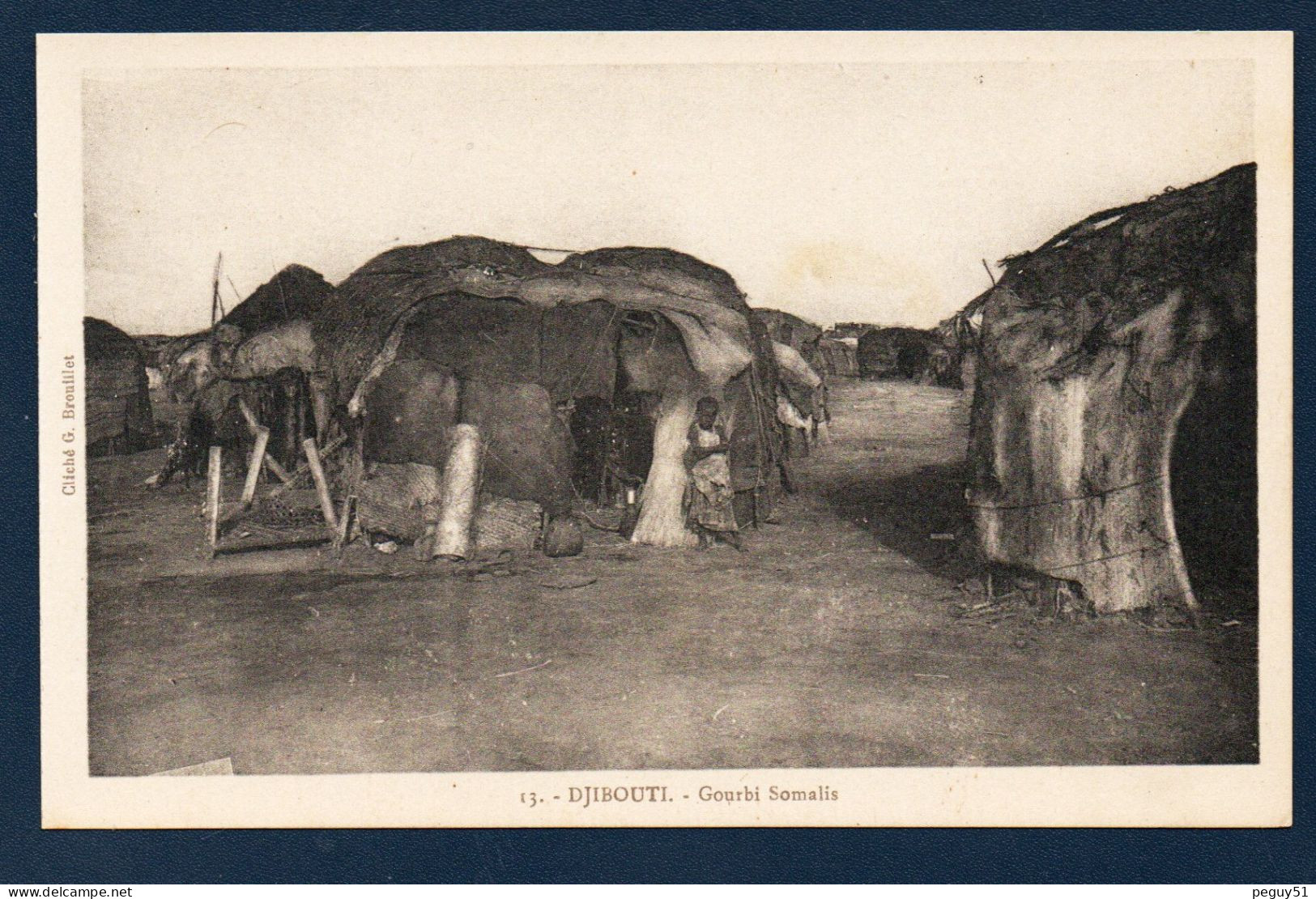 Djibouti. Gourbis Somalis. Enfant De Sa Porte. - Gibuti