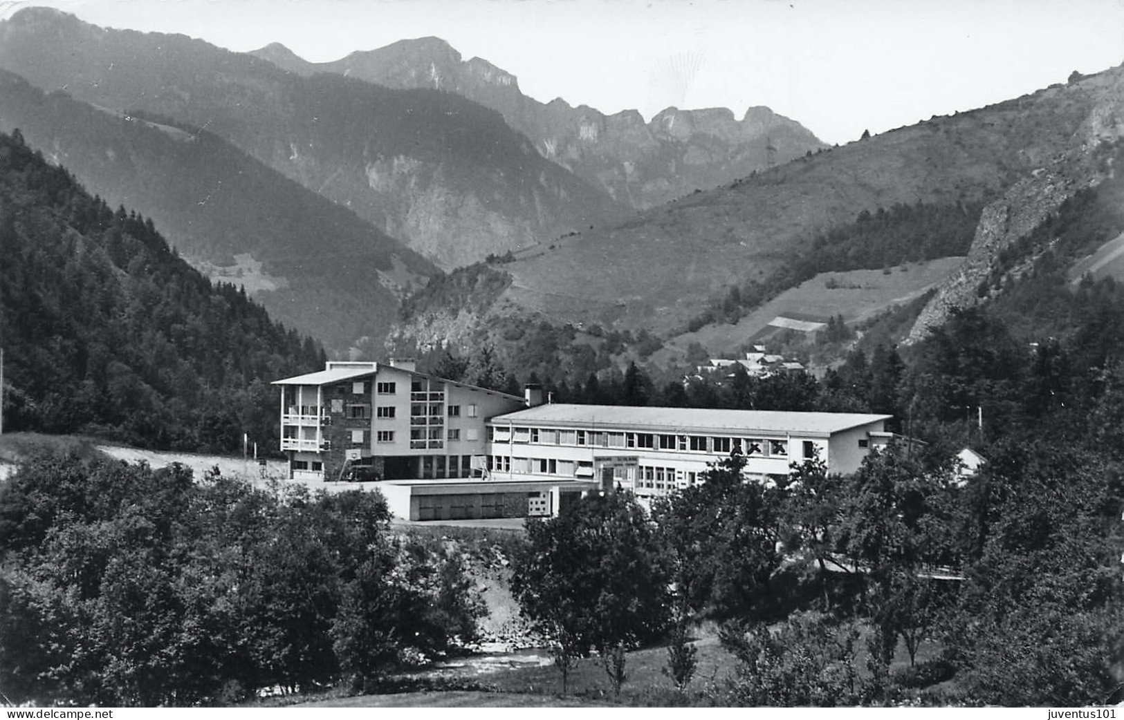 CPSM Saint Jean D'Aulps-Le Nouveau Groupe Scolaire-Timbre     L2625 - Saint-Jean-d'Aulps