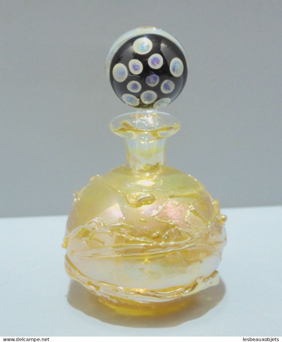 -JOLI FLACON A PARFUM En VERRE De VENISE BOUCHON Façon BOULE SULFURE VITRINE   E - Vetro & Cristallo