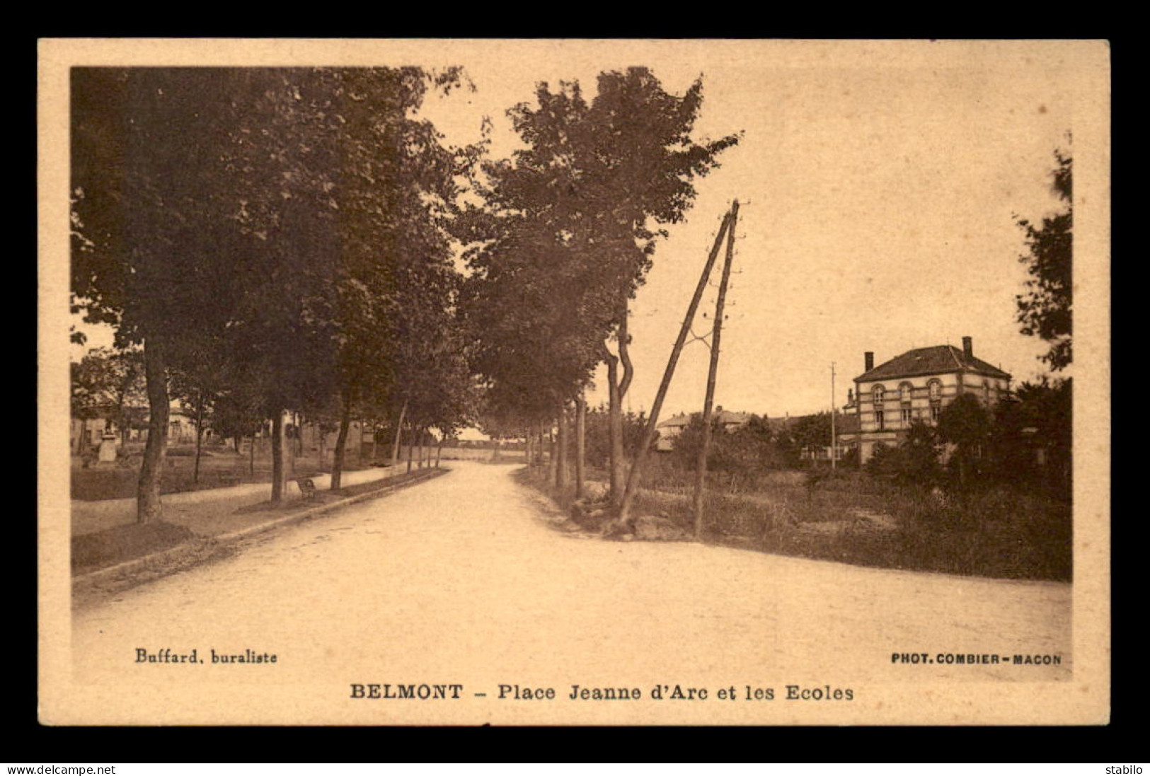 42 - BELMONT - PLACE JEANNE D'ARC ET LES ECOLES - Belmont De La Loire