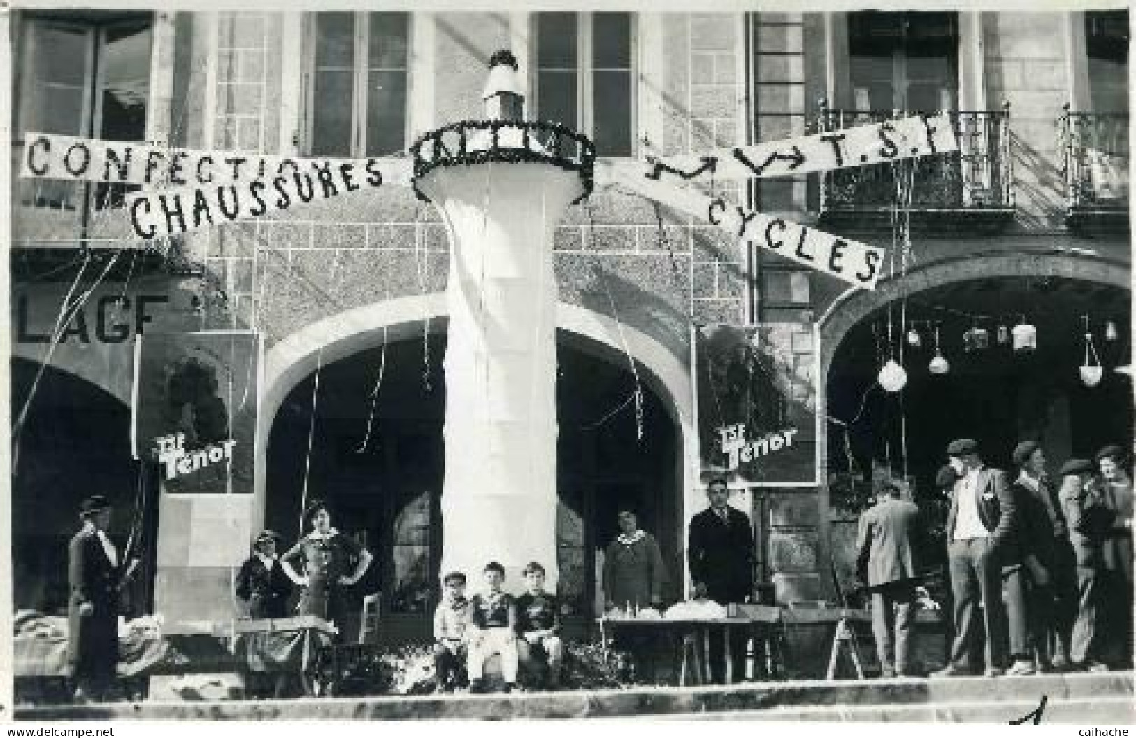 32 VIC FEZENSAC - Carte Photo - Le Marché Sous Les Arceaux - Les Noms Sont Au Dos - Peu Courante - - Vic-Fezensac