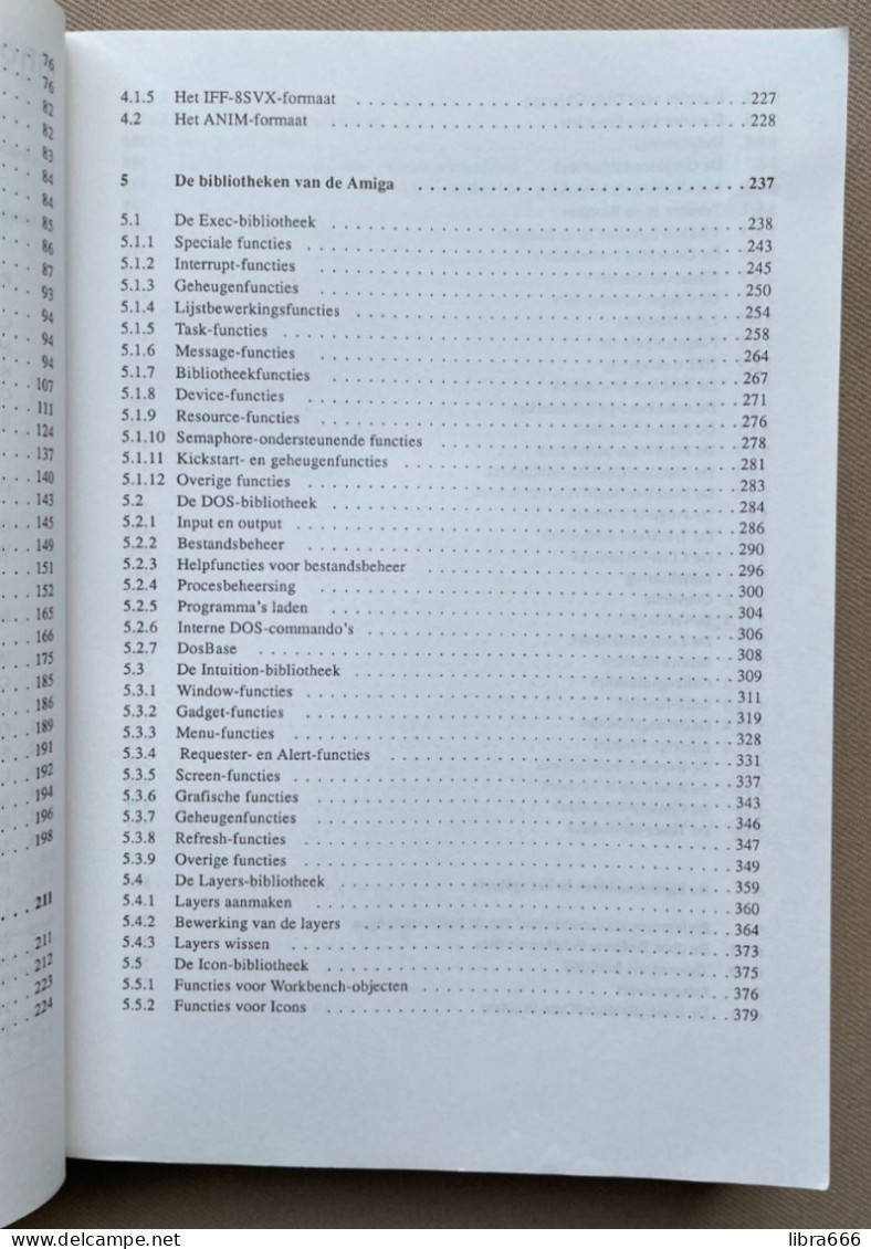 AMIGA INTERN 2.0 / Bruno Jennrich, Wolf-Gideon Bleek, Peter Schultz / 1989 Data Becker GmbH 586 Pp. / 17 X 24 X 3,2 Cm. - Computer Science