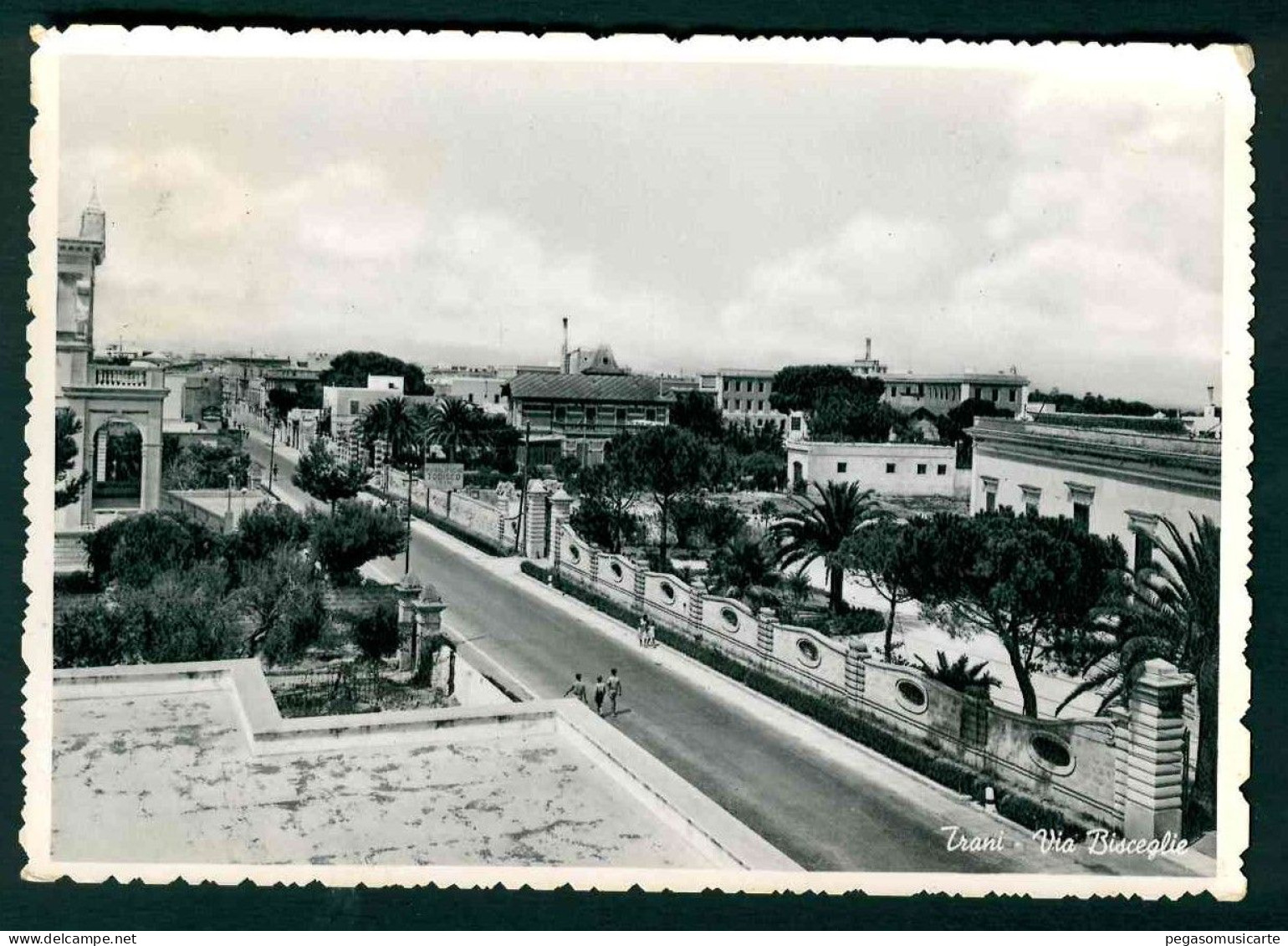 BB352 - TRANI - VIA BISCEGLIE - ANIMATA 1952 - Trani