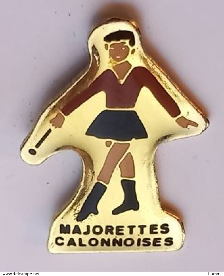 SP169 Pin's Twirling Bâton Majorette Majorettes Calonnoises à Calonne-Ricouart Pas-de-Calais Pin'up Achat Immédiat - Pin-Ups