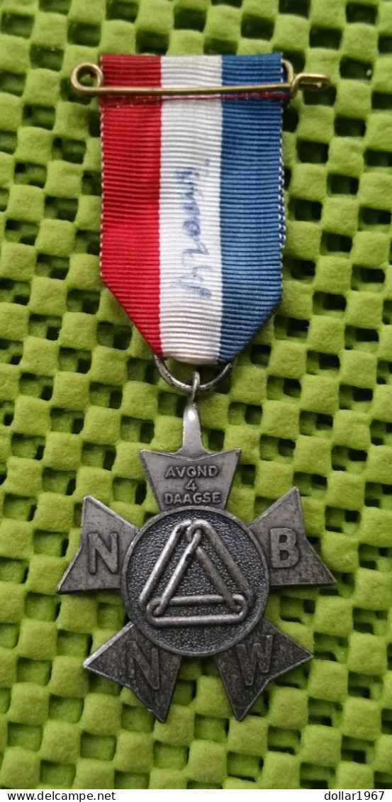 Medaille - Avondvierdaagse Noord . Ned. Wandel.Bond .-  Original Foto  !! Medallion BE - Andere & Zonder Classificatie