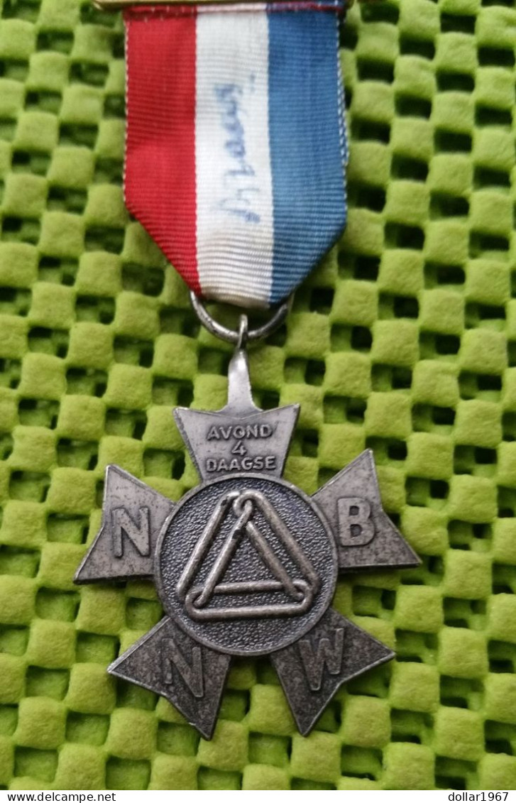 Medaille - Avondvierdaagse Noord . Ned. Wandel.Bond .-  Original Foto  !! Medallion BE - Sonstige & Ohne Zuordnung