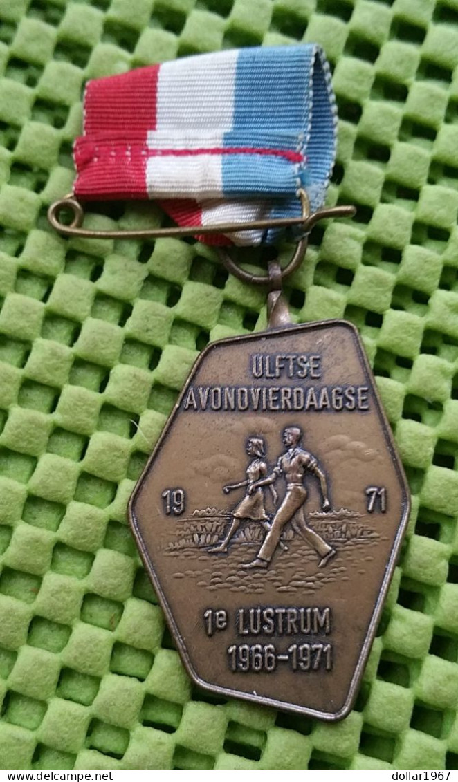 Medaille -  Ulfse Avondvierdaagse 1971 - 1e Lustrum 1966-1971 .-  Original Foto  !! Medallion BE - Other & Unclassified