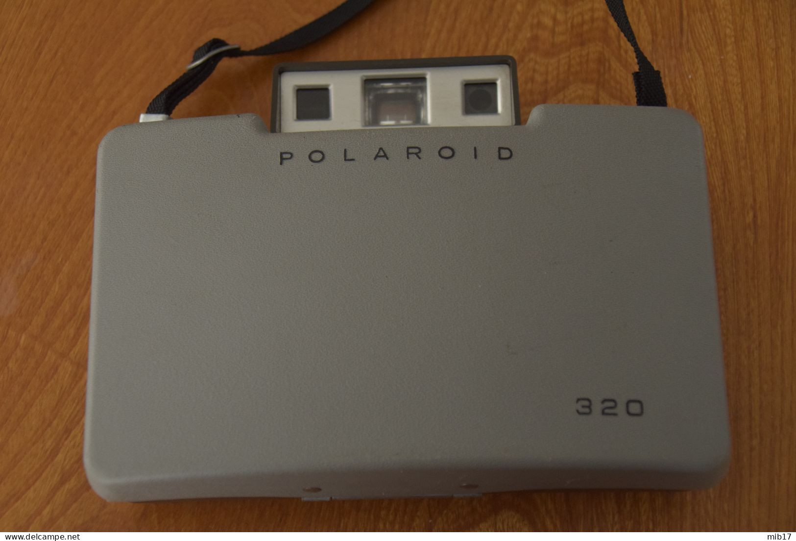 ancien appareil photo POLAROID automatic 320 à soufflet - type pack 100