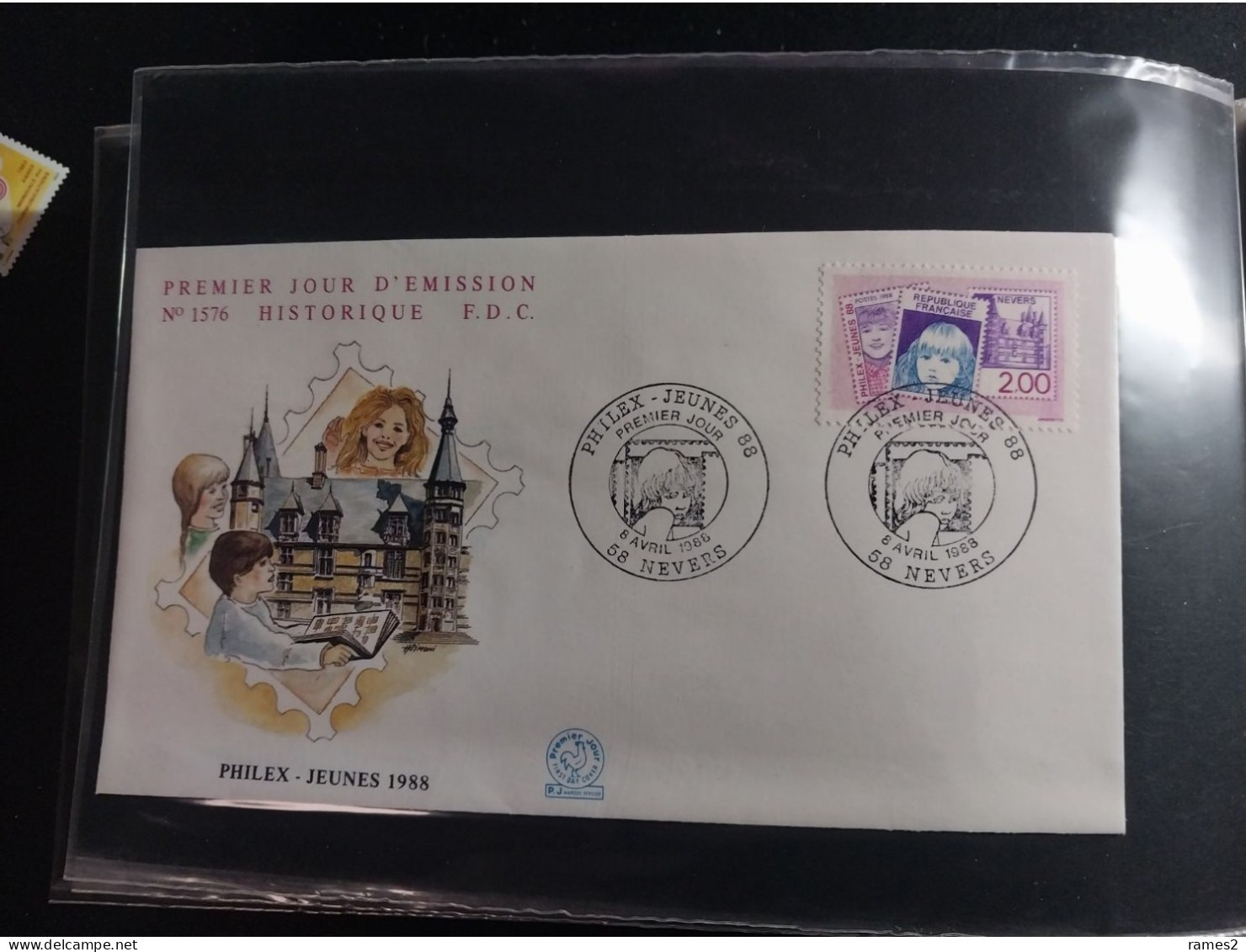 Petit album de FDC remplie de FDC  de France  97 pièces