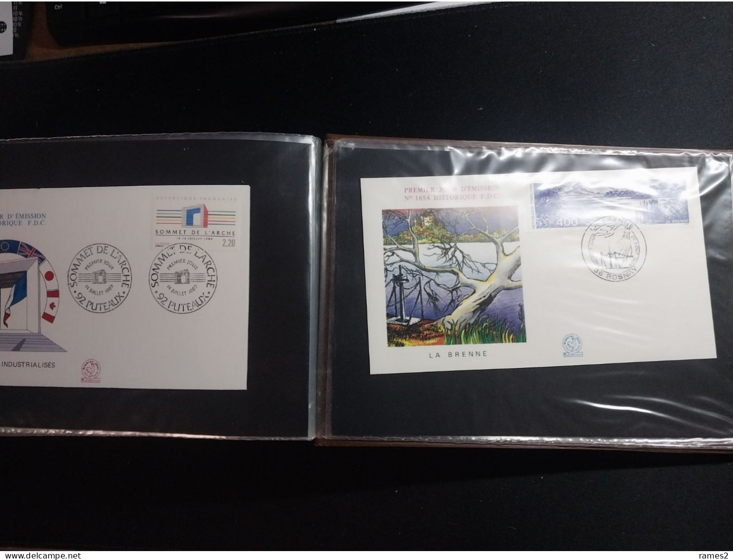 Petit album de FDC remplie de FDC  de France  97 pièces