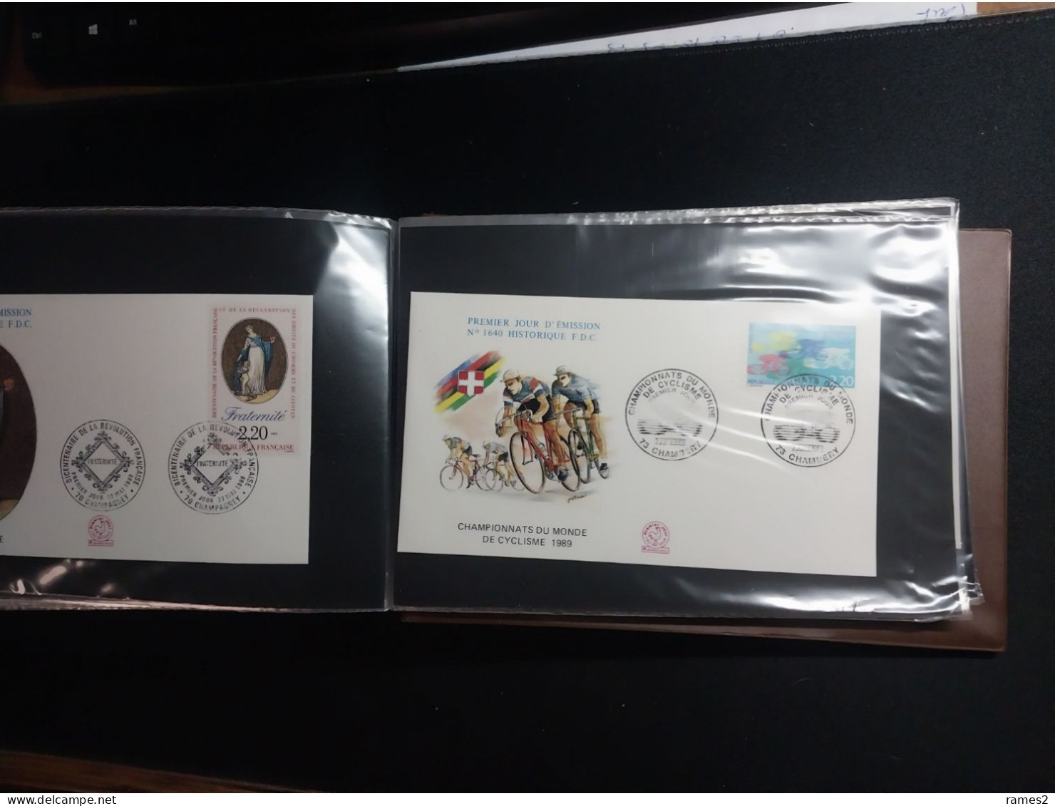 Petit album de FDC remplie de FDC  de France  97 pièces