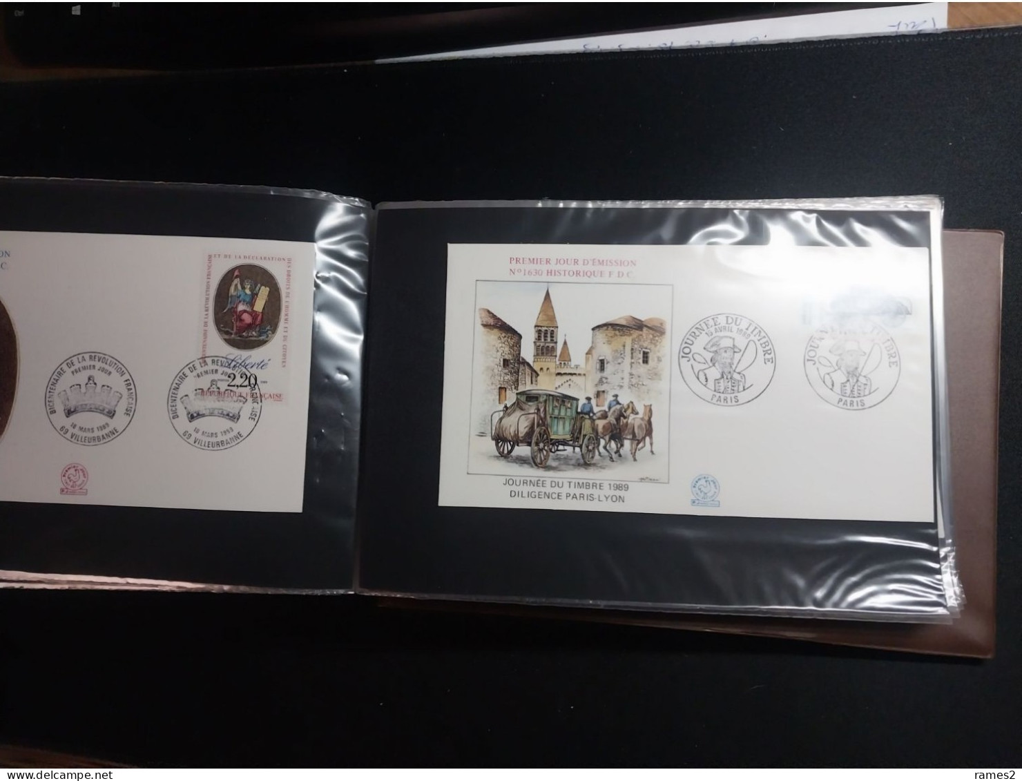 Petit album de FDC remplie de FDC  de France  97 pièces