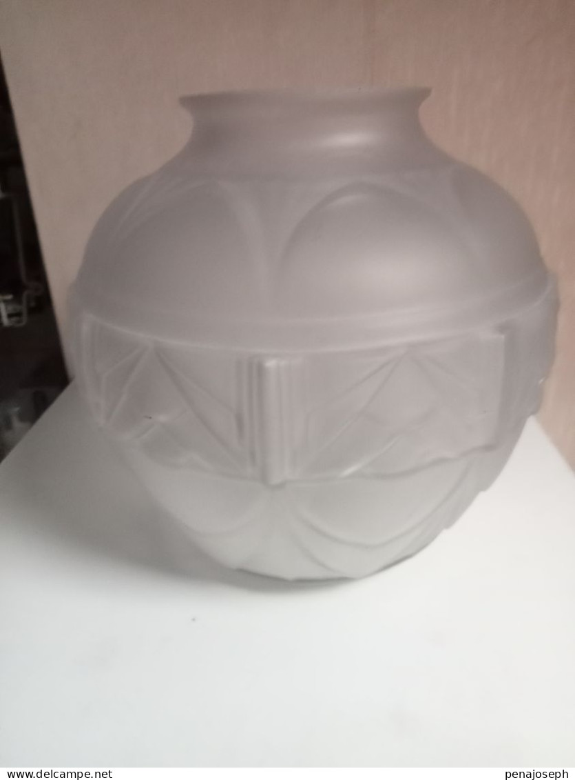 vase ancien en verre moulé hauteur 22 cm diamètre 20 cm