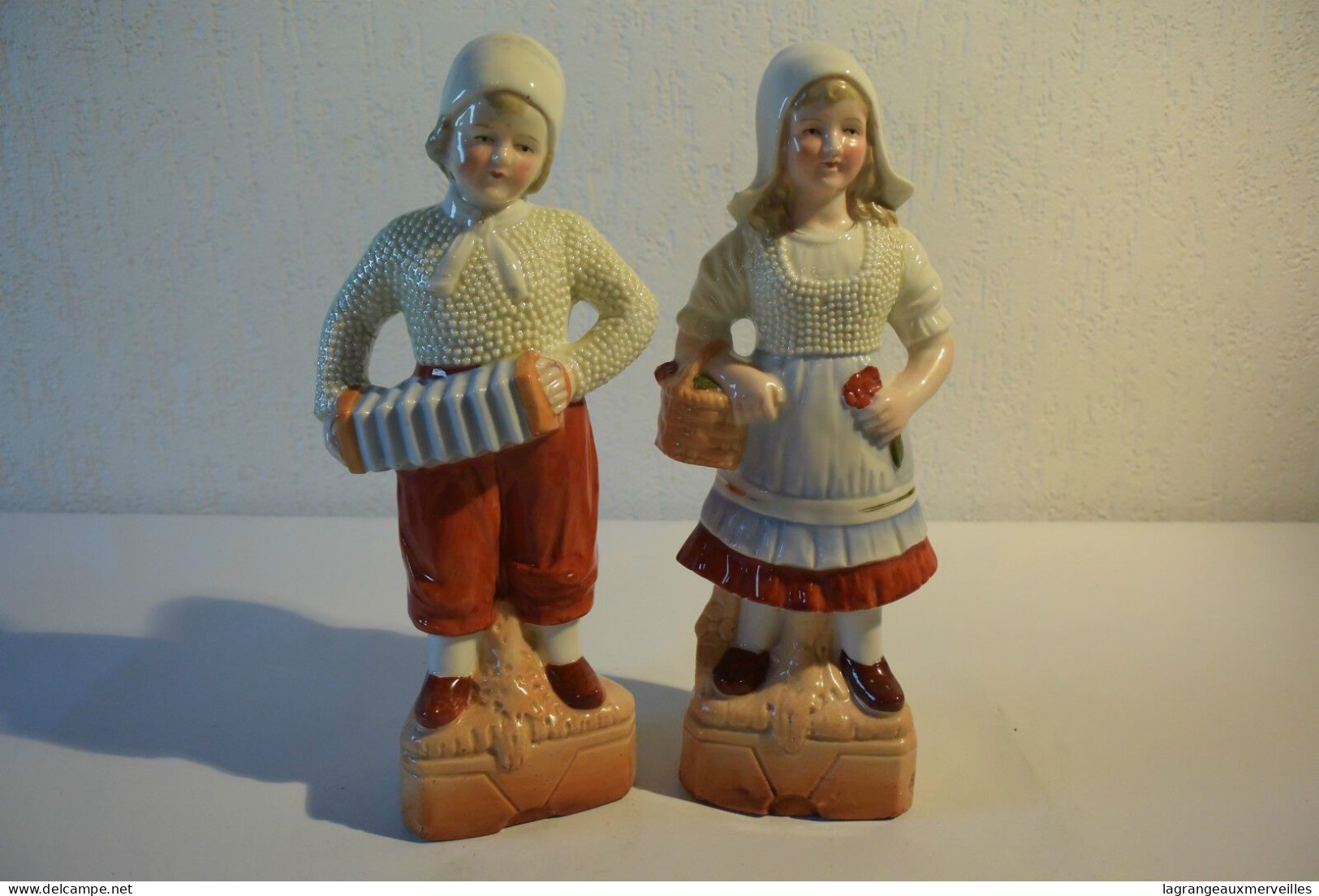 C41 Magnifique Couple D'enfant Travail En Pâte Blanche Polychrome Verni - Personnages