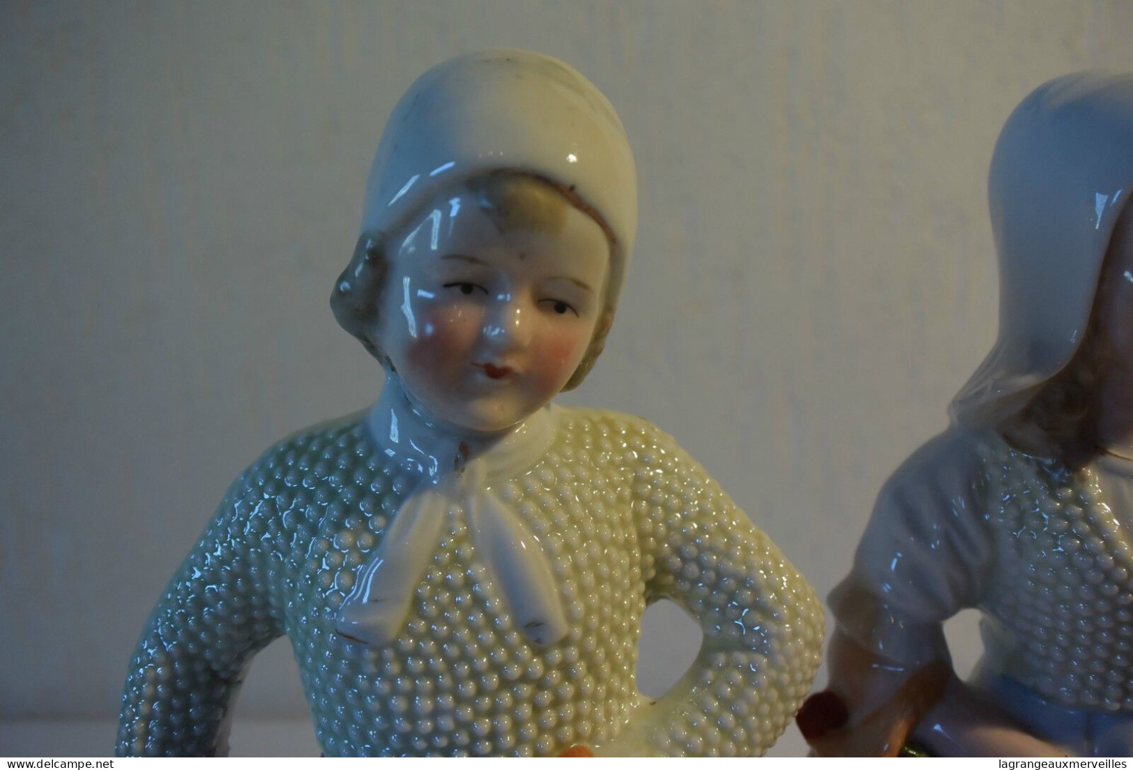 C41 Magnifique Couple D'enfant Travail En Pâte Blanche Polychrome Verni - Personajes