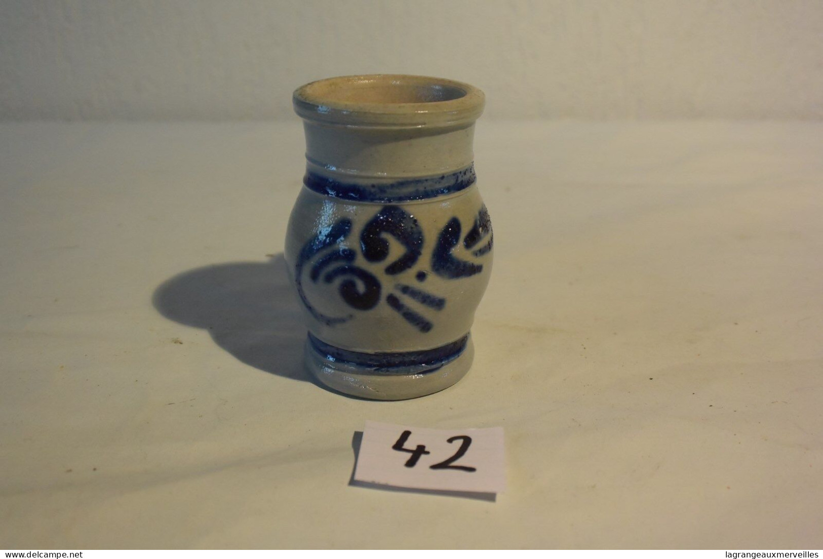 C42 Ancienne Cruche En Grés Bleu - Vasos