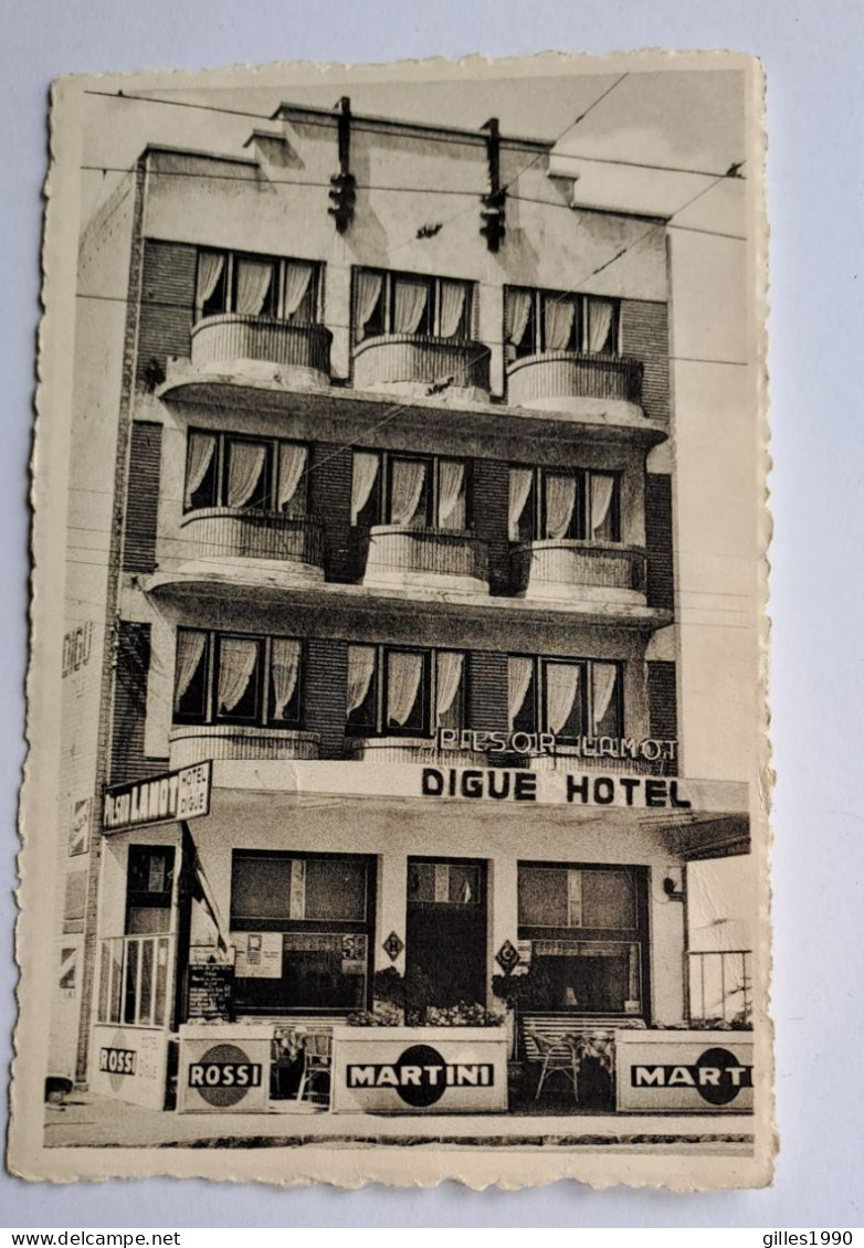 Cpa Oostduinkerke  Bains , Hotel De La Digue ,  M Hernay , Voir Pub Pils Lamot Et Martini - Oostduinkerke