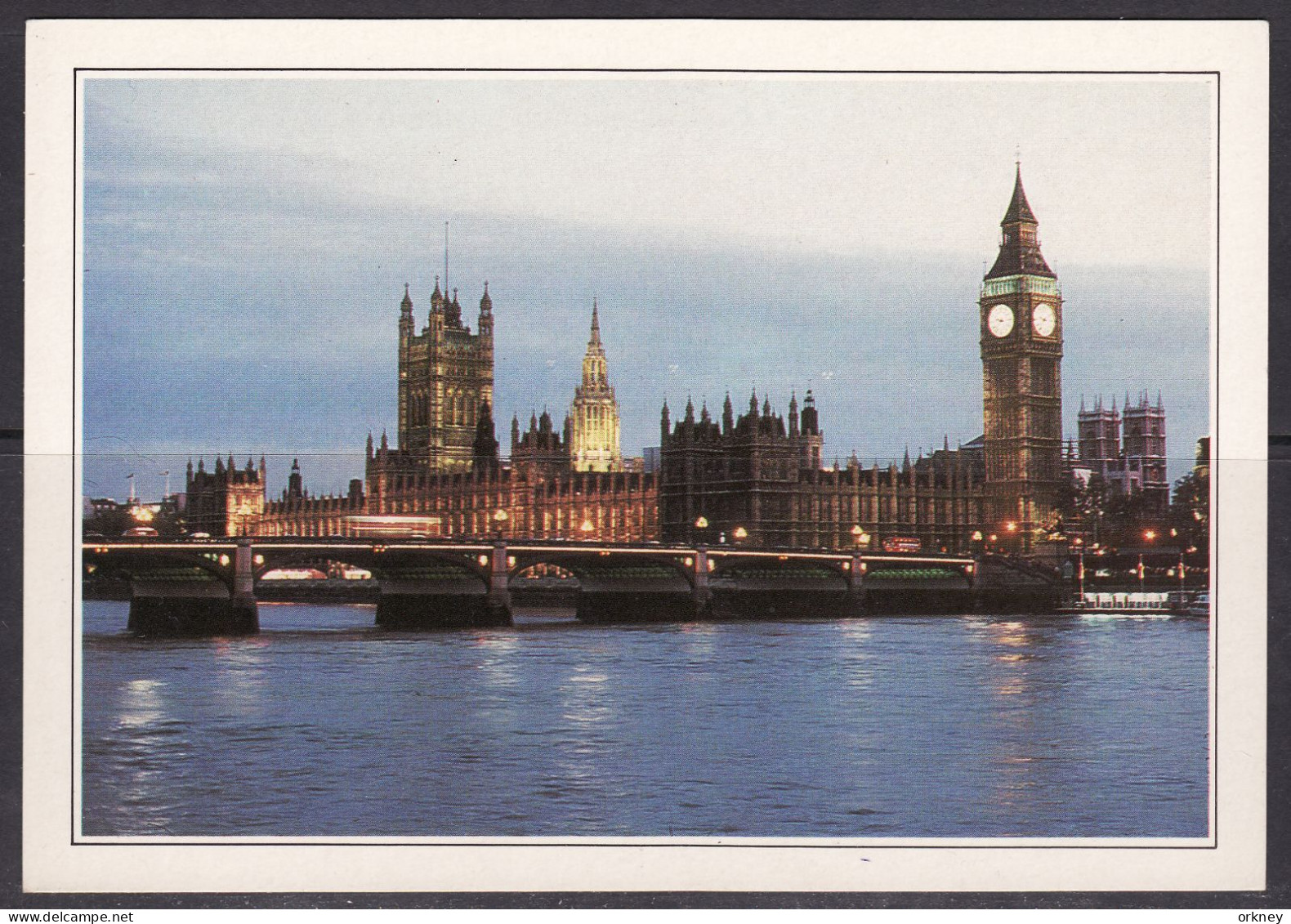 Engeland  Londen Achter De Westminster Bridge - Buckingham Palace