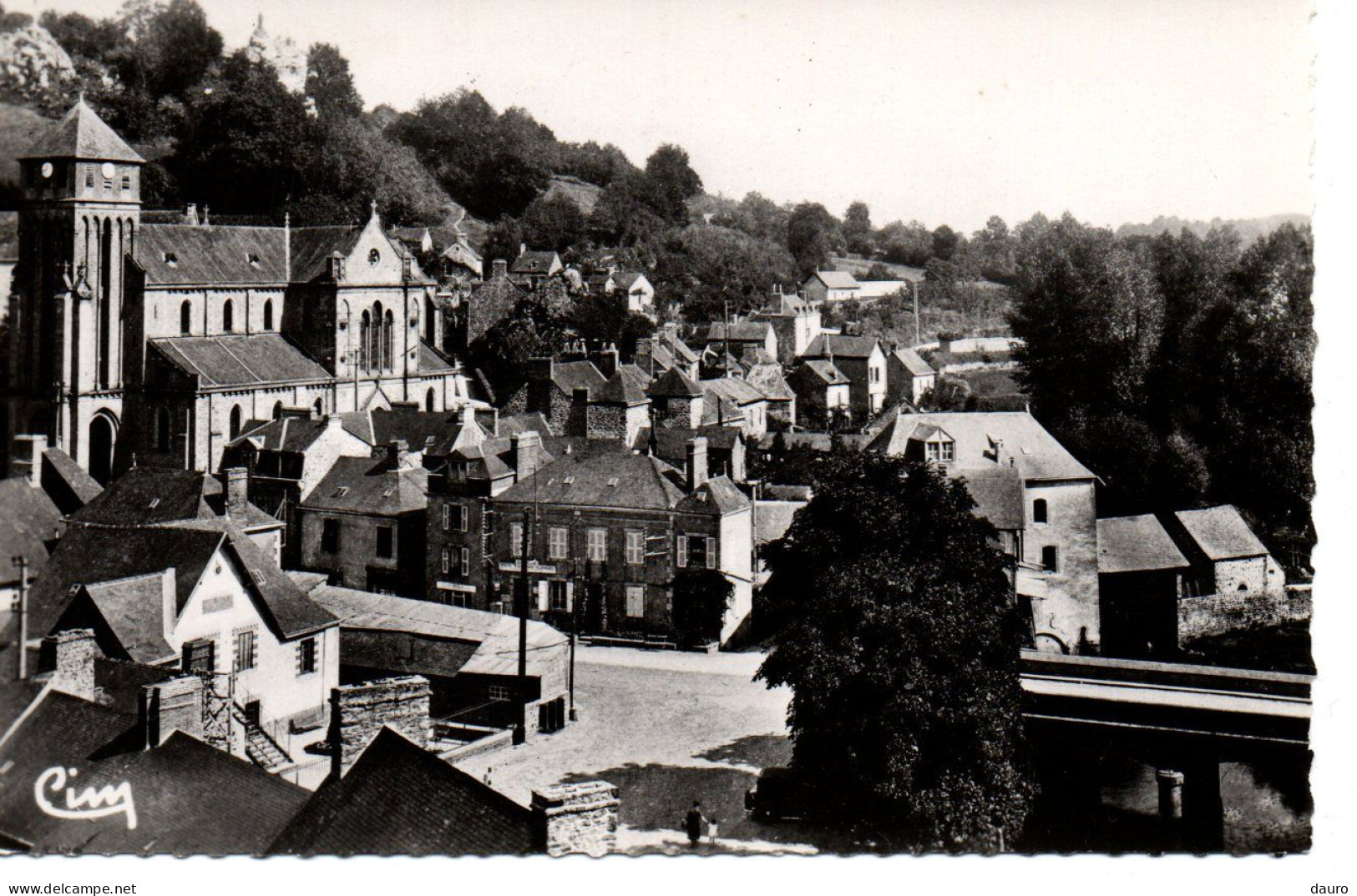 Chailland Eglise Place De La Mairie CPSM 9 X 14 - Chailland